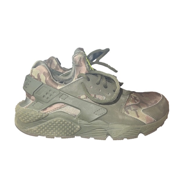 Air Huarache by Nike Green Camo, Size 9 - Picture 5 of 8
